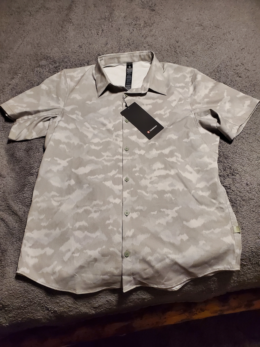lululemon athletica Short-Sleeve Button-Up Shirt in Light Gray Camo